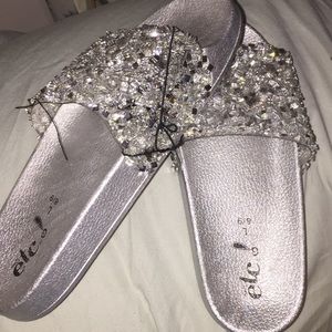 Rue21 slides size 8/9